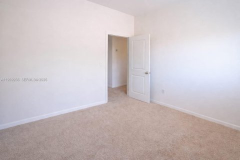 Townhouse in South Daytona, Florida 3 bedrooms, 136.38 sq.m. № 1999095 - photo 14