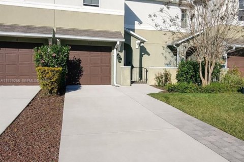 Townhouse in South Daytona, Florida 3 bedrooms, 136.38 sq.m. № 1999095