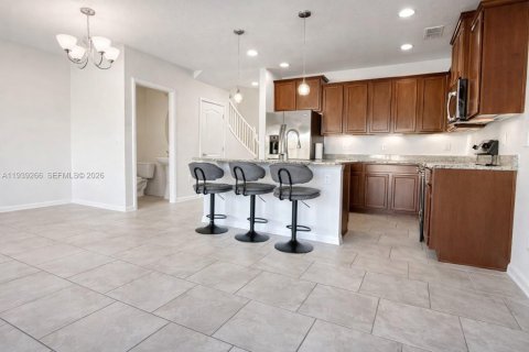 Townhouse in South Daytona, Florida 3 bedrooms, 136.38 sq.m. № 1999095 - photo 6