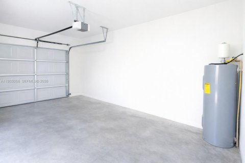 Townhouse in South Daytona, Florida 3 bedrooms, 136.38 sq.m. № 1999095 - photo 18