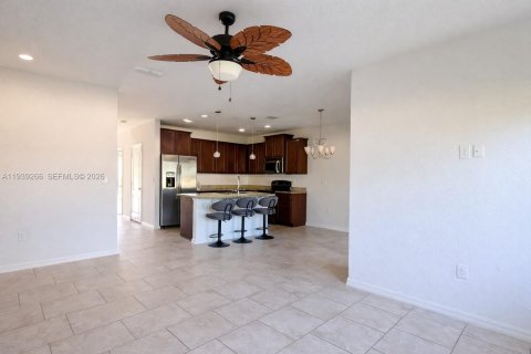Townhouse in South Daytona, Florida 3 bedrooms, 136.38 sq.m. № 1999095 - photo 8