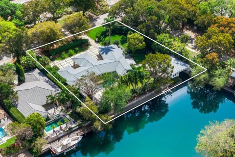 Villa ou maison à Coral Gables, Floride 5 chambres, 464.51 m2 № 2090248