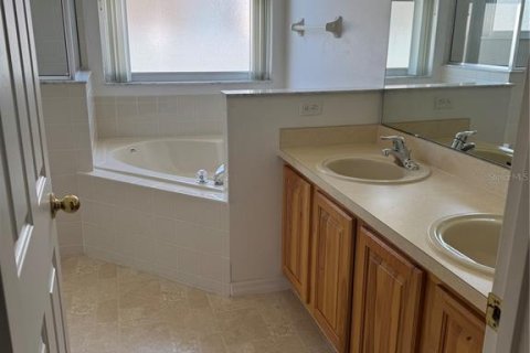 House in Kissimmee, Florida 4 bedrooms, 231.14 sq.m. № 1838362 - photo 9