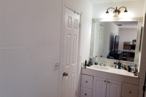 Casa en alquiler en Miami, Florida, 3 dormitorios, 137.5 m2 № 1992225 - foto 17