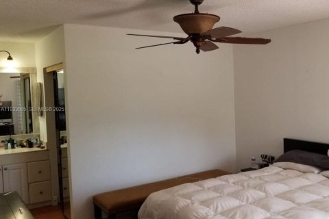 Casa en alquiler en Miami, Florida, 3 dormitorios, 137.5 m2 № 1992225 - foto 13