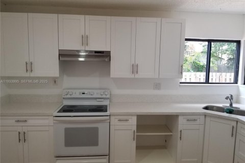 Casa en alquiler en Miami, Florida, 3 dormitorios, 137.5 m2 № 1992225 - foto 8