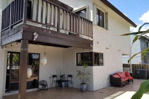 Casa en alquiler en Miami, Florida, 3 dormitorios, 137.5 m2 № 1992225 - foto 25