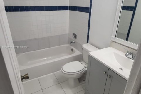 Casa en alquiler en Miami, Florida, 3 dormitorios, 137.5 m2 № 1992225 - foto 21