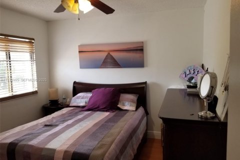 Casa en alquiler en Miami, Florida, 3 dormitorios, 137.5 m2 № 1992225 - foto 20