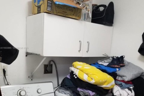 Casa en alquiler en Miami, Florida, 3 dormitorios, 137.5 m2 № 1992225 - foto 22