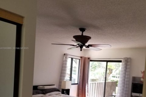 Casa en alquiler en Miami, Florida, 3 dormitorios, 137.5 m2 № 1992225 - foto 14