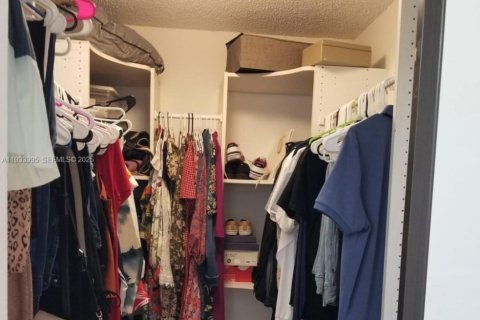 Casa en alquiler en Miami, Florida, 3 dormitorios, 137.5 m2 № 1992225 - foto 18