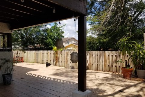 Casa en alquiler en Miami, Florida, 3 dormitorios, 137.5 m2 № 1992225 - foto 27