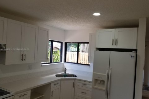 Casa en alquiler en Miami, Florida, 3 dormitorios, 137.5 m2 № 1992225 - foto 9