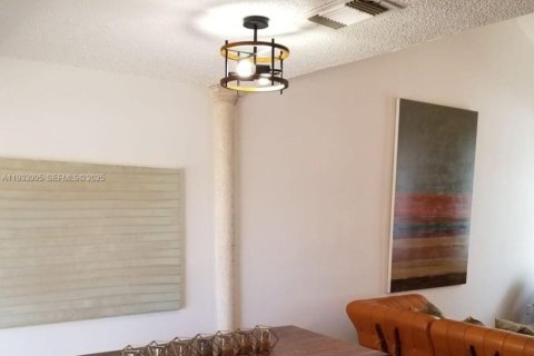 Casa en alquiler en Miami, Florida, 3 dormitorios, 137.5 m2 № 1992225 - foto 6