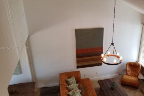 Casa en alquiler en Miami, Florida, 3 dormitorios, 137.5 m2 № 1992225 - foto 4