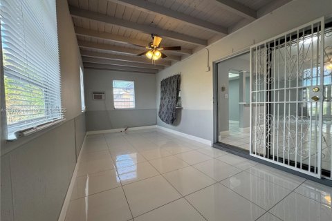 House in Lauderhill, Florida 2 bedrooms, 114.64 sq.m. № 1963862 - photo 11