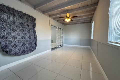 House in Lauderhill, Florida 2 bedrooms, 114.64 sq.m. № 1963862 - photo 13