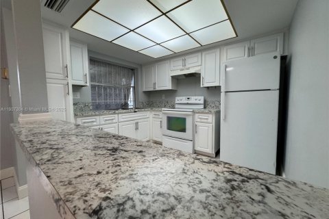 House in Lauderhill, Florida 2 bedrooms, 114.64 sq.m. № 1963862 - photo 8