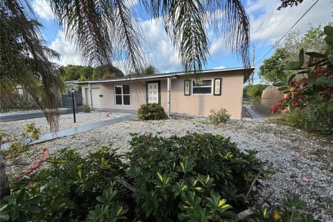 House in Lauderhill, Florida 2 bedrooms, 114.64 sq.m. № 1963862 - photo 3