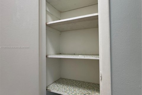 House in Lauderhill, Florida 2 bedrooms, 114.64 sq.m. № 1963862 - photo 18