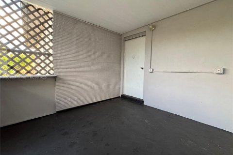 House in Lauderhill, Florida 2 bedrooms, 114.64 sq.m. № 1963862 - photo 30