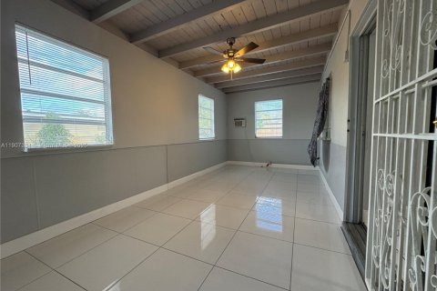 House in Lauderhill, Florida 2 bedrooms, 114.64 sq.m. № 1963862 - photo 12