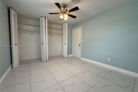 House in Lauderhill, Florida 2 bedrooms, 114.64 sq.m. № 1963862 - photo 20