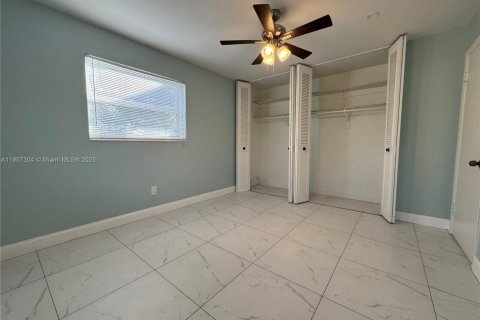 House in Lauderhill, Florida 2 bedrooms, 114.64 sq.m. № 1963862 - photo 21