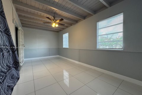 House in Lauderhill, Florida 2 bedrooms, 114.64 sq.m. № 1963862 - photo 14