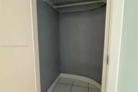 House in Lauderhill, Florida 2 bedrooms, 114.64 sq.m. № 1963862 - photo 17