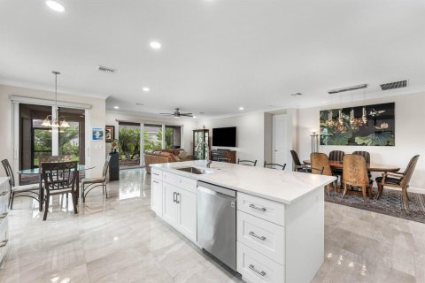 Villa ou maison à vendre à Port St. Lucie, Floride: 4 chambres, 219.06 m2 № 2192237 - photo 9