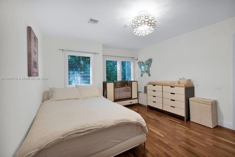 House in Bal Harbour, Florida 7 bedrooms, 472.5 sq.m. № 1861903 - photo 11