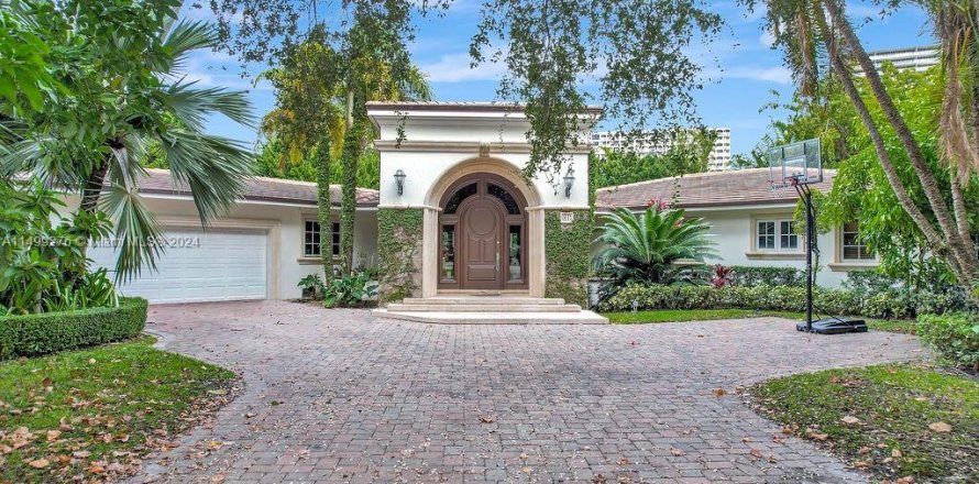 House in Bal Harbour, Florida 7 bedrooms, 472.5 sq.m. № 1861903