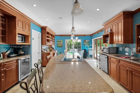 House in Bal Harbour, Florida 7 bedrooms, 472.5 sq.m. № 1861903 - photo 4