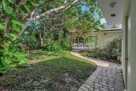 House in Bal Harbour, Florida 7 bedrooms, 472.5 sq.m. № 1861903 - photo 14
