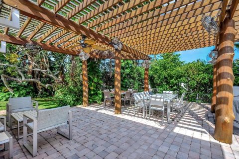House in Bal Harbour, Florida 7 bedrooms, 472.5 sq.m. № 1861903 - photo 16