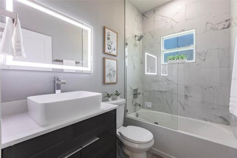 House in Port Charlotte, Florida 5 bedrooms, 213.21 sq.m. № 1803776 - photo 30