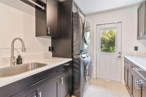 House in Weston, Florida 4 bedrooms, 306.58 sq.m. № 1966152 - photo 25