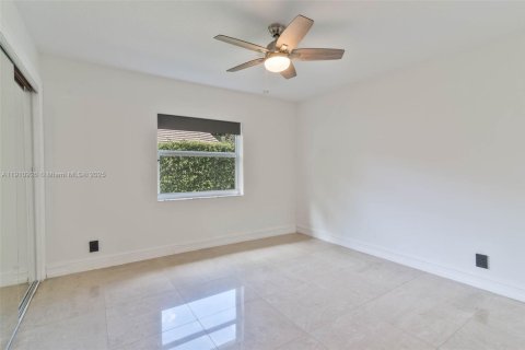 House in Weston, Florida 4 bedrooms, 306.58 sq.m. № 1966152 - photo 19