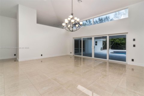 House in Weston, Florida 4 bedrooms, 306.58 sq.m. № 1966152 - photo 10