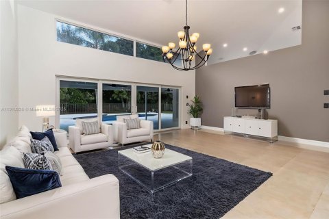 House in Weston, Florida 4 bedrooms, 306.58 sq.m. № 1966152 - photo 4