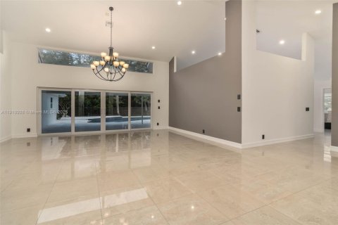 House in Weston, Florida 4 bedrooms, 306.58 sq.m. № 1966152 - photo 8