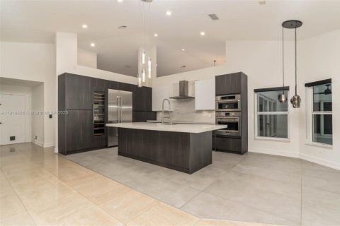 House in Weston, Florida 4 bedrooms, 306.58 sq.m. № 1966152 - photo 27