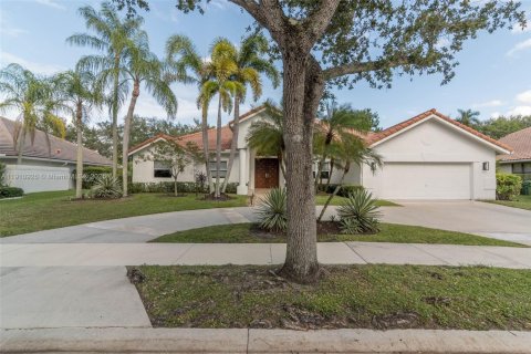 House in Weston, Florida 4 bedrooms, 306.58 sq.m. № 1966152 - photo 1