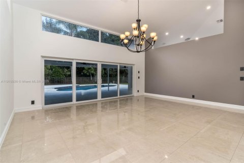 House in Weston, Florida 4 bedrooms, 306.58 sq.m. № 1966152 - photo 11