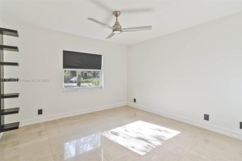 House in Weston, Florida 4 bedrooms, 306.58 sq.m. № 1966152 - photo 20