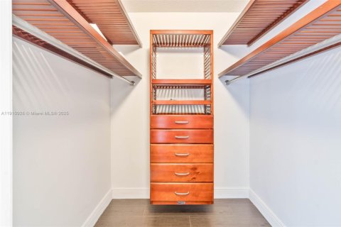 House in Weston, Florida 4 bedrooms, 306.58 sq.m. № 1966152 - photo 15