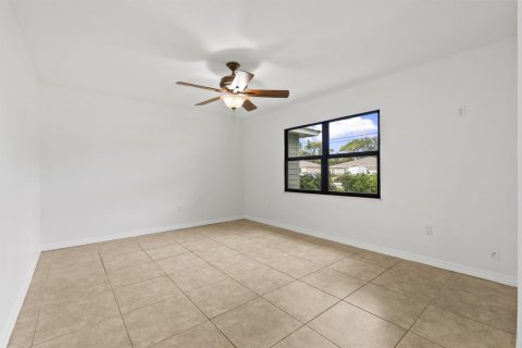 Villa ou maison à vendre à St. Lucie, Floride: 3 chambres, 148.27 m2 № 2439398 - photo 13