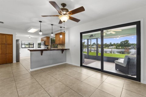 Villa ou maison à vendre à St. Lucie, Floride: 3 chambres, 148.27 m2 № 2439398 - photo 8